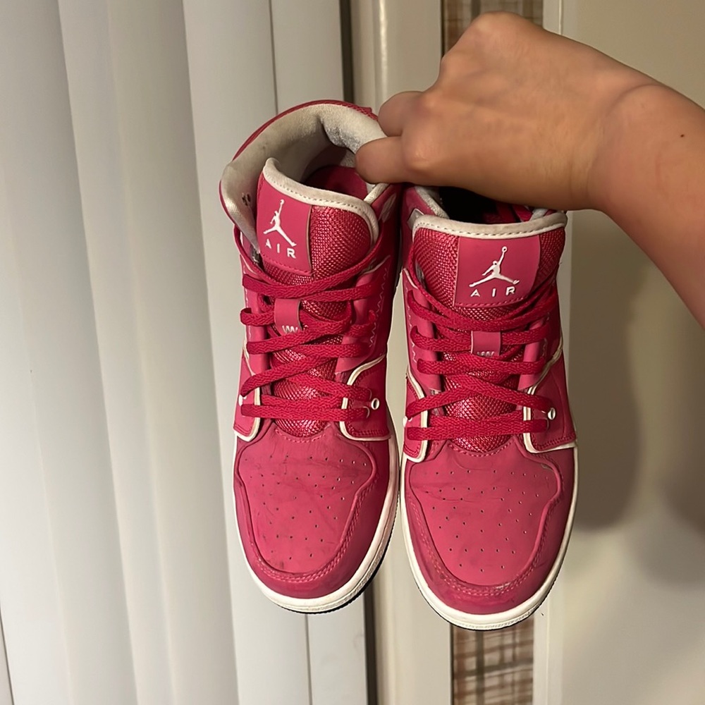 LIMITED EDITION VALENTINES DAY SNEAKERS 💕